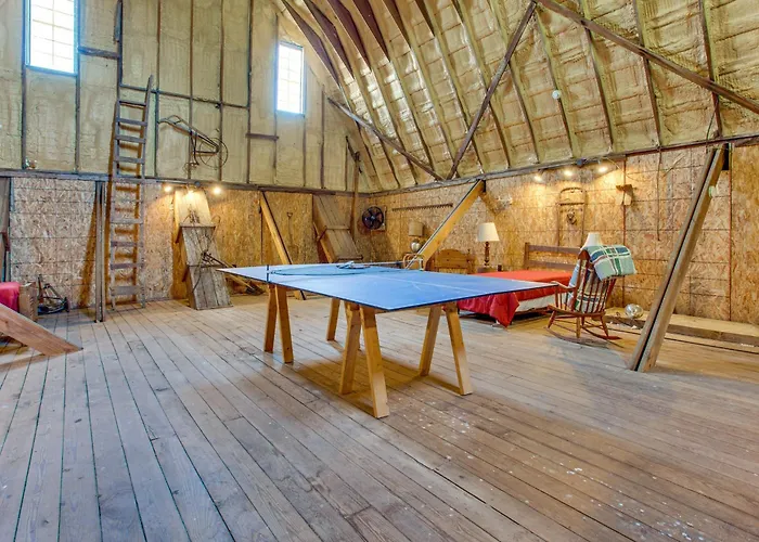 Historic Barn/lodge And 3 - 2 Mi From Town Rushville