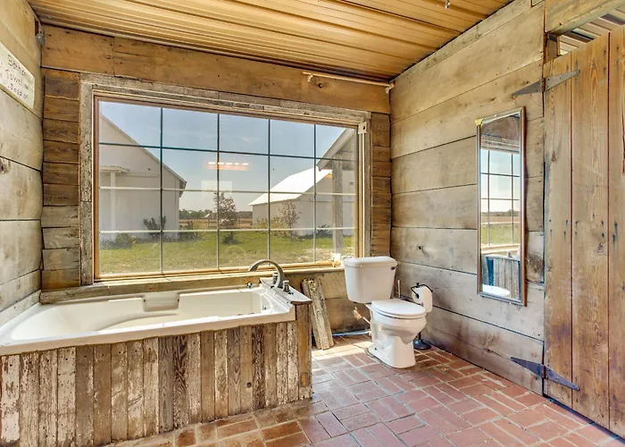 Historic Barn/lodge And 3 - 2 Mi From Town *