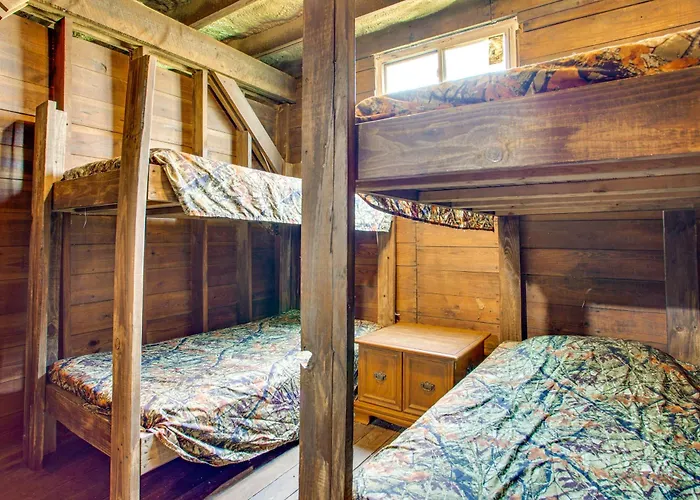 Historic Barn/lodge And 3 - 2 Mi From Town *
