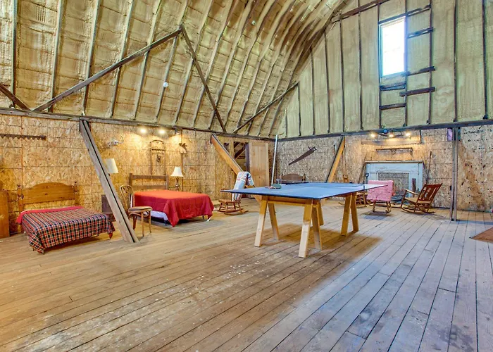 Holiday home Historic Barn/lodge And 3 - 2 Mi From Town *