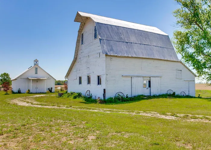 Historic Barn/lodge And 3 - 2 Mi From Town Holiday home *